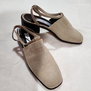 Donald J. Pliner Amma Virgin Basic Elastic/Calf, New in Box, Size 7.5